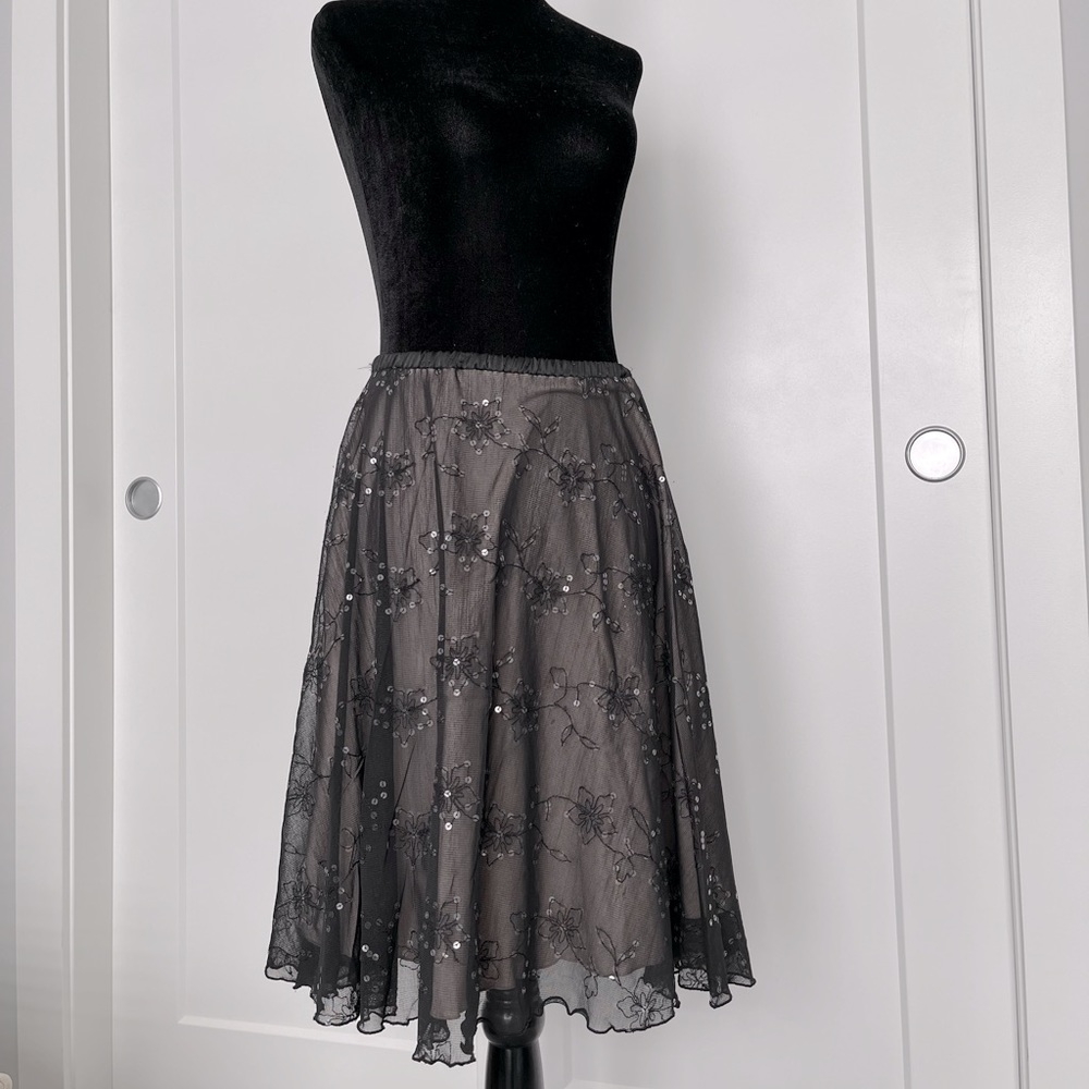 4𝒇𝒐𝒓$50 Black Garter skirt with sequin sizeS/M